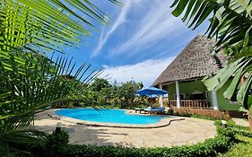 Paradiesische Villa Maisha Mazuri Mit Pool. Terrasse Und Personal